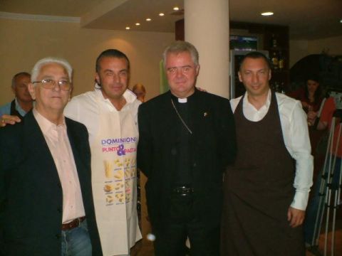Il Vescovo con Marco Papini (titolare de "La Griglia d&