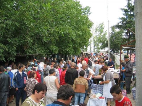 un mercato domenicale di campagna