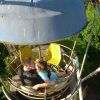 coppia di innamorati sulla ruota panoramica